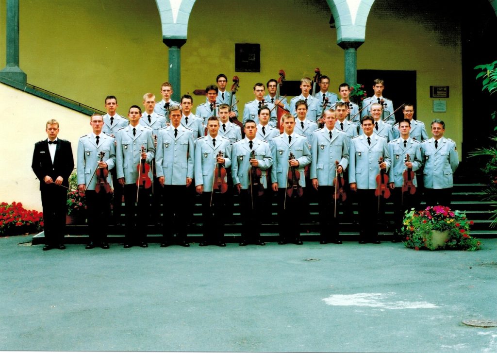 Kammerorchester des Stabsmusikkorps der Bundeswehr 1999. Hptm Christoph Scheibling als Dirigent und musikalischer Leiter und Vorgesetzter :-)